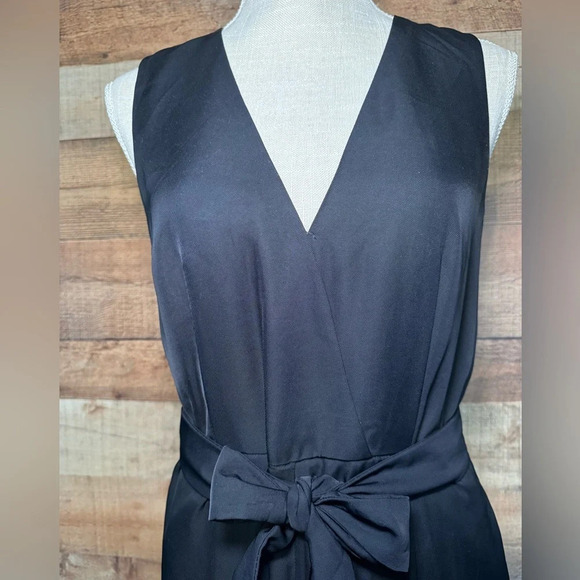 🌻 H&M Black Sleeveless Wide Leg Tie Waist Romper Jumpsuit* size Small - Picture 3 of 10